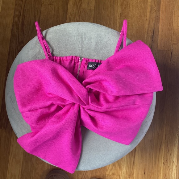 Adorable pink bow top!! M - Picture 3 of 7